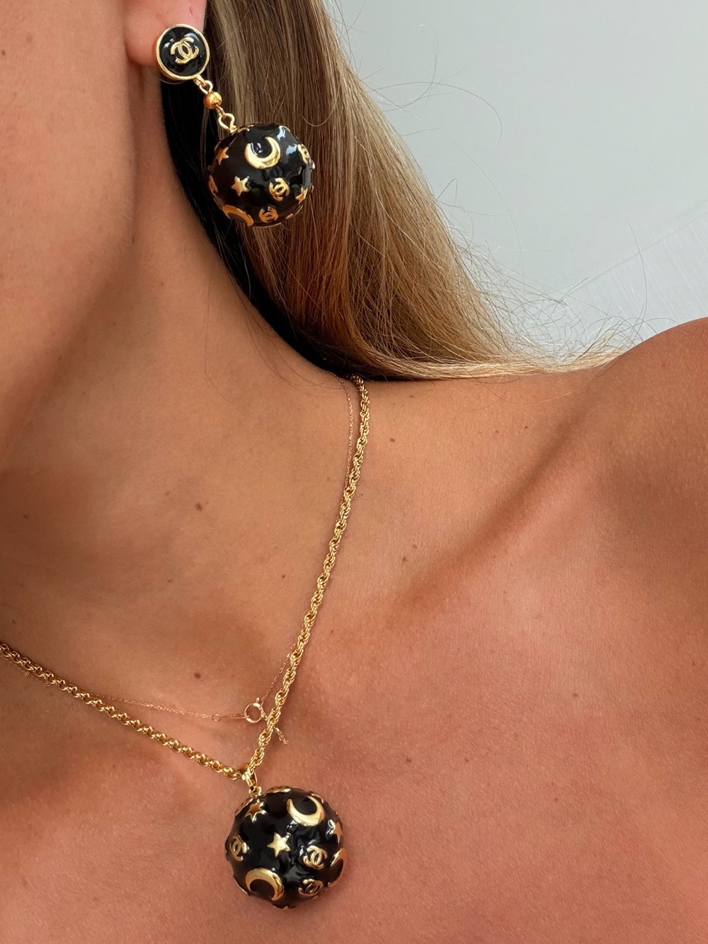 🌛CHANEL Black and Gold CC Moon & Star Drop Pendant Necklace✨